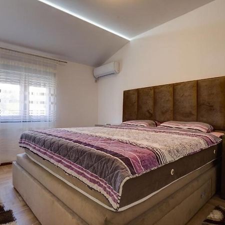 Divino Apartment Тиват Экстерьер фото